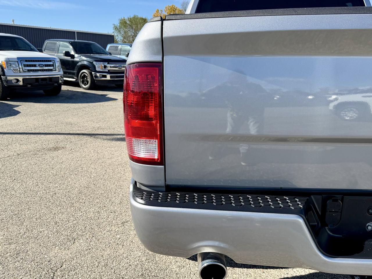 RAM 1500 Classic Express 4x4 Crew Cab 5'7" Box 2019