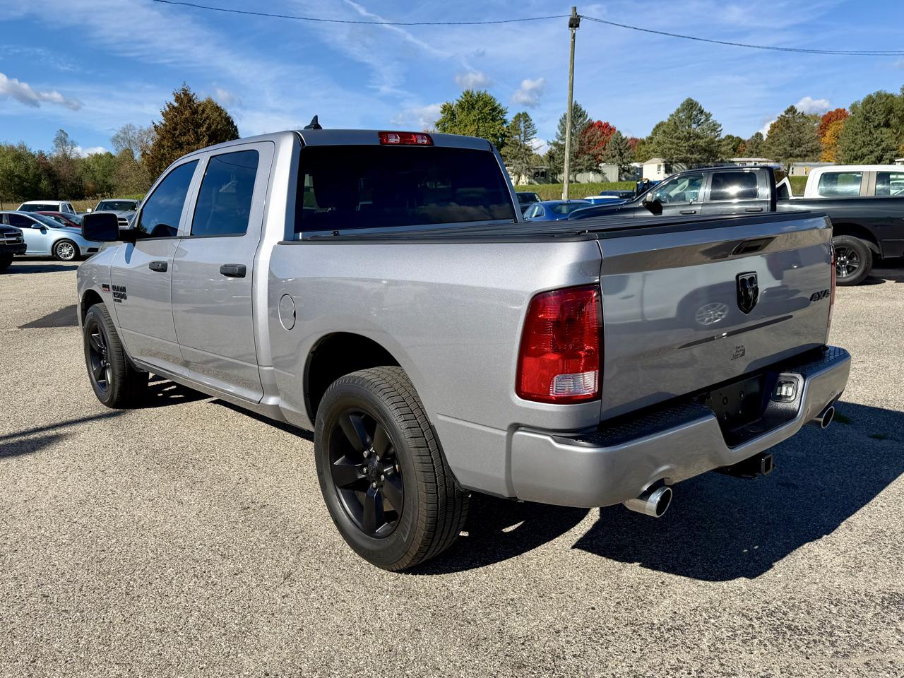 RAM 1500 Classic Express 4x4 Crew Cab 5'7" Box 2019