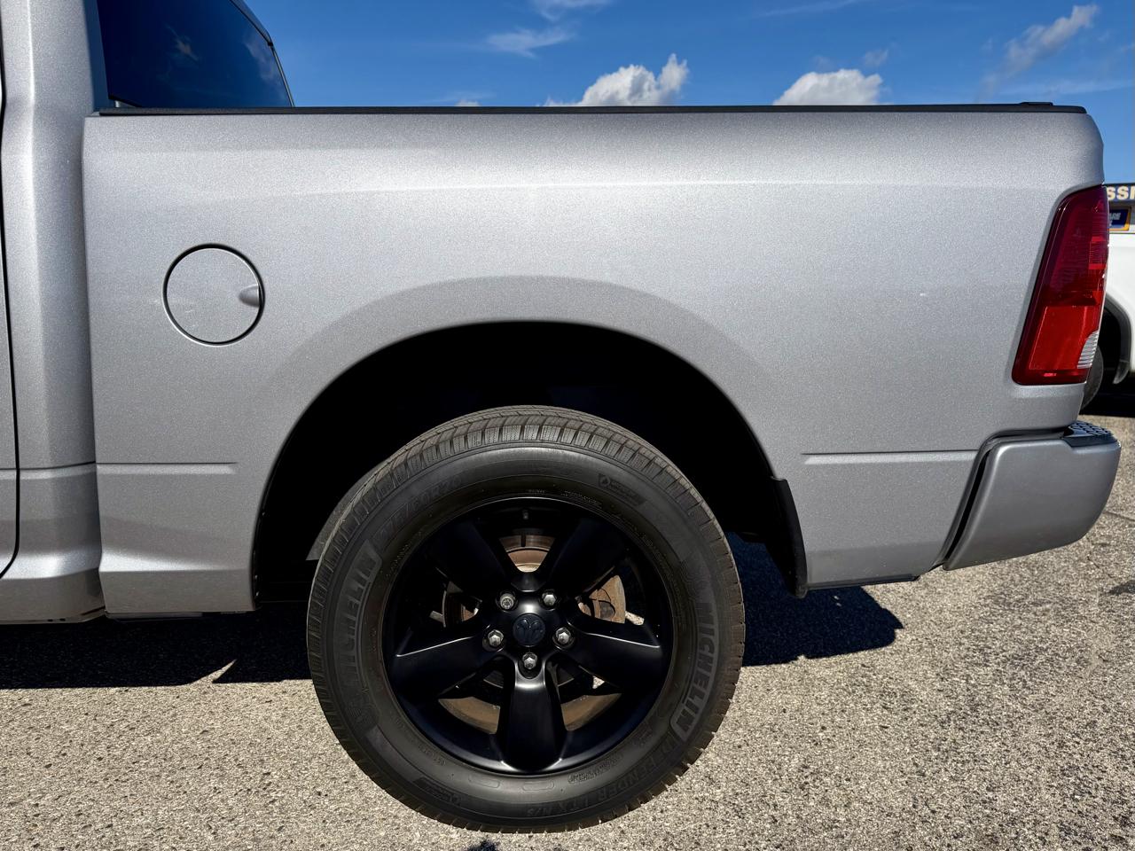 RAM 1500 Classic Express 4x4 Crew Cab 5'7" Box 2019