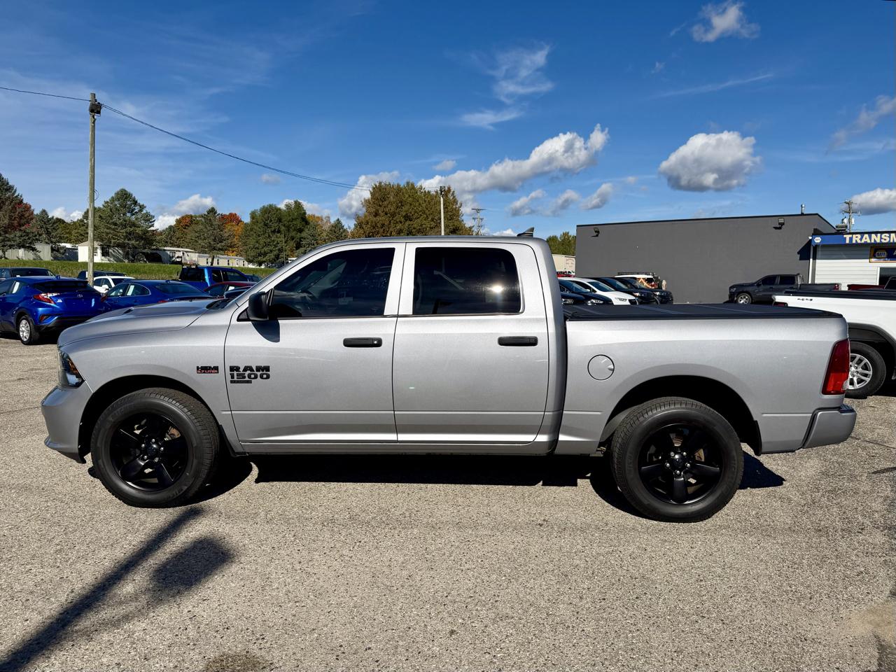RAM 1500 Classic Express 4x4 Crew Cab 5'7" Box 2019