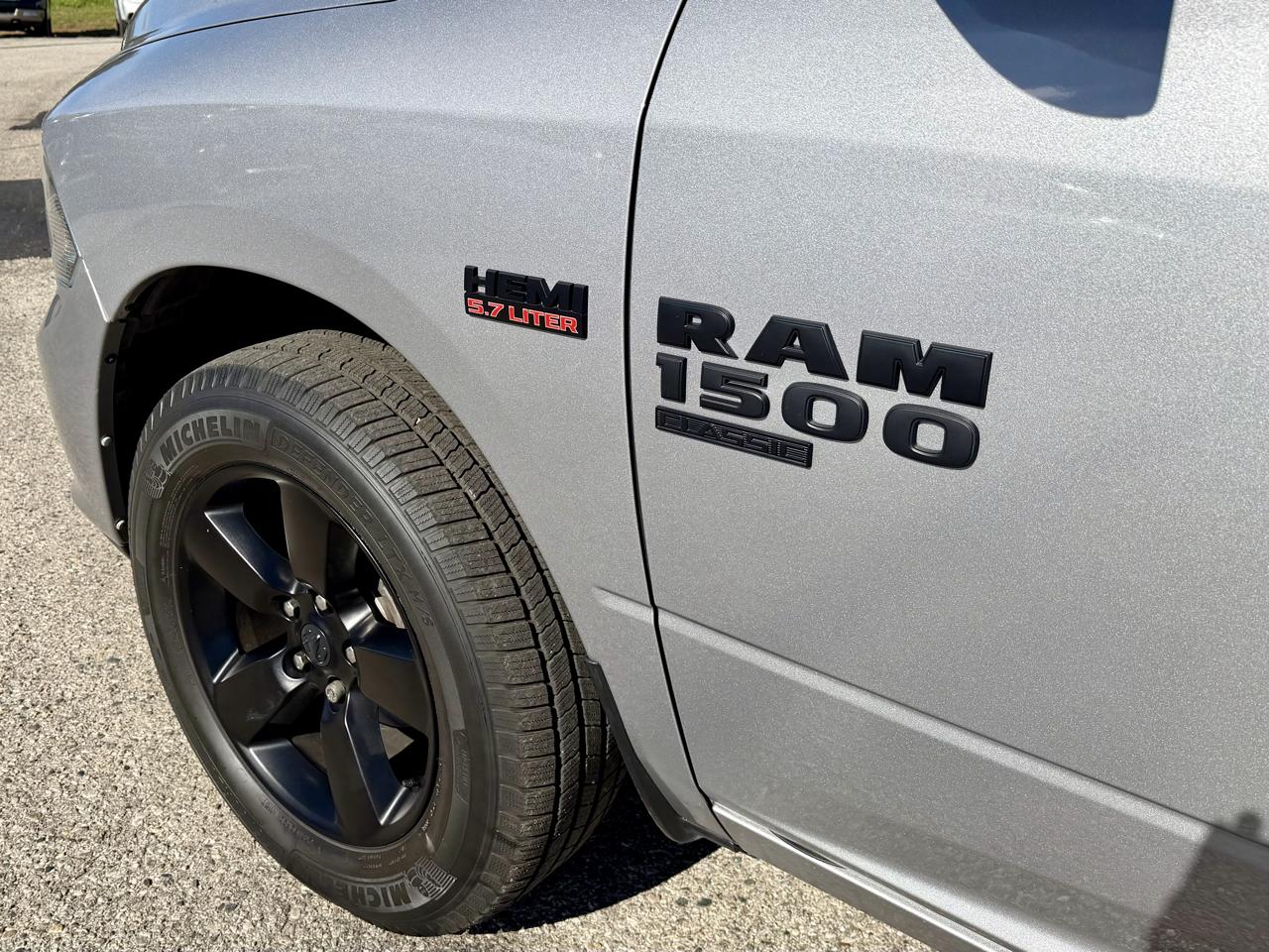 RAM 1500 Classic Express 4x4 Crew Cab 5'7" Box 2019