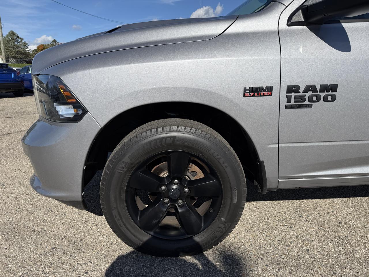 RAM 1500 Classic Express 4x4 Crew Cab 5'7" Box 2019