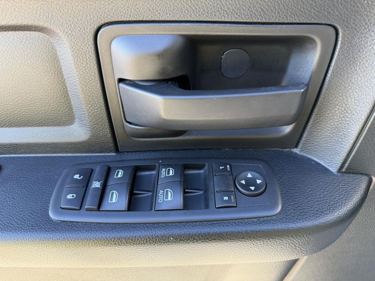 RAM 1500 Classic Express 4x4 Crew Cab 5'7" Box 2019