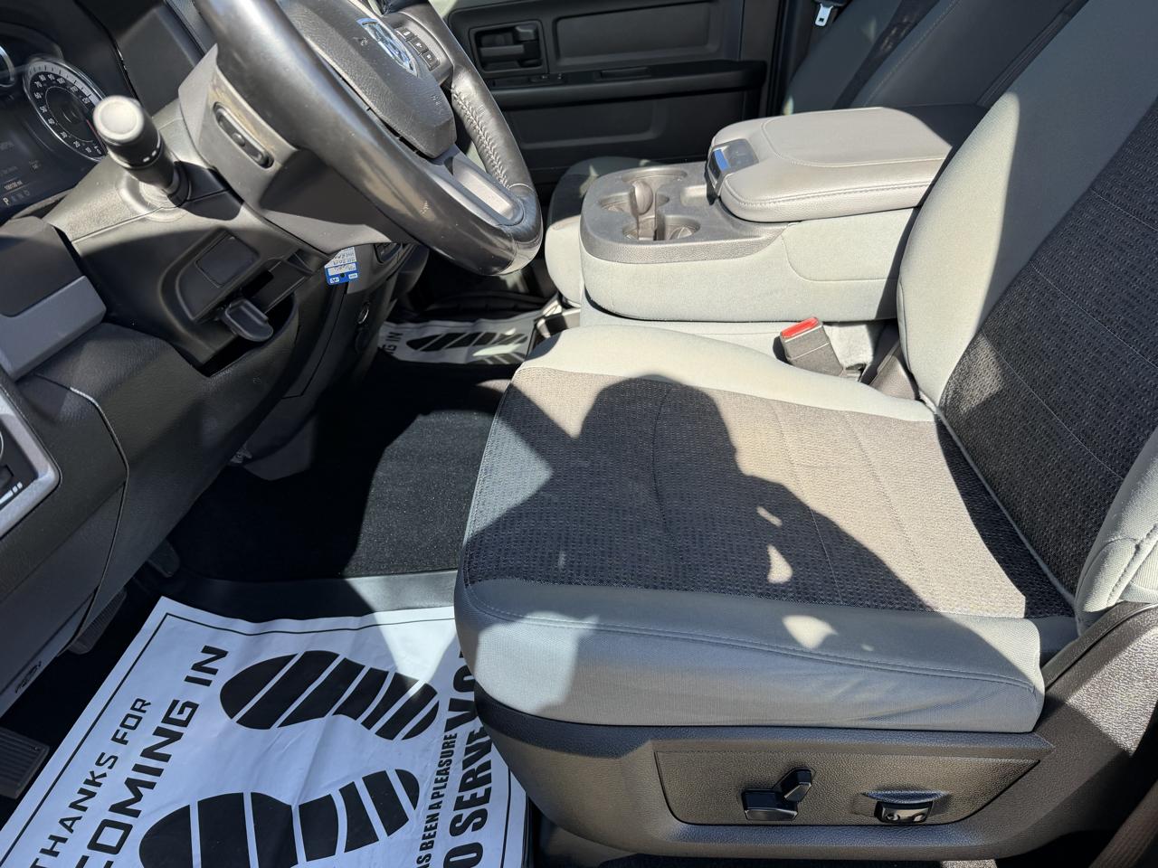 RAM 1500 Classic Express 4x4 Crew Cab 5'7" Box 2019