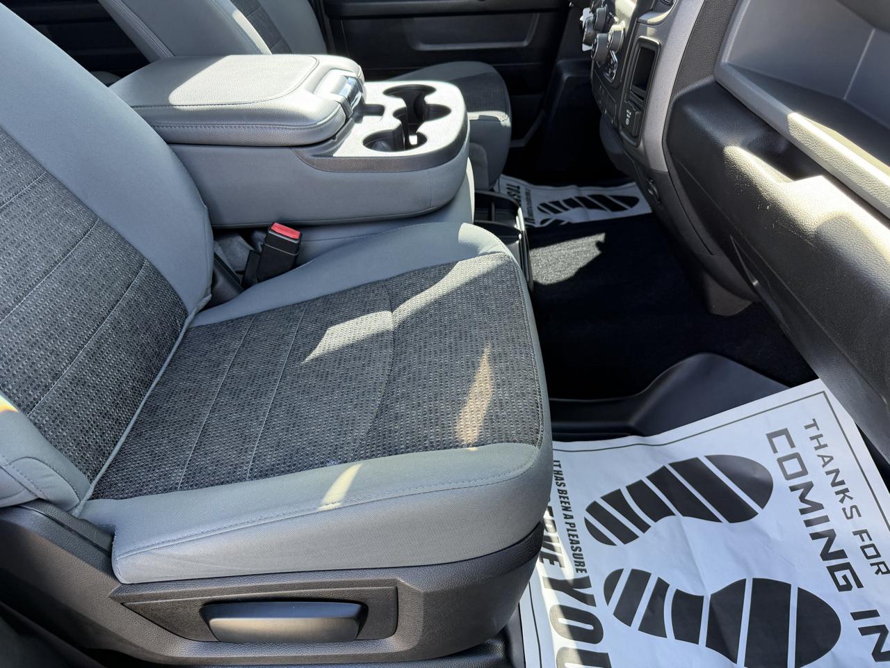 RAM 1500 Classic Express 4x4 Crew Cab 5'7" Box 2019