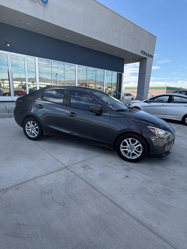 Toyota Yaris iA  2017