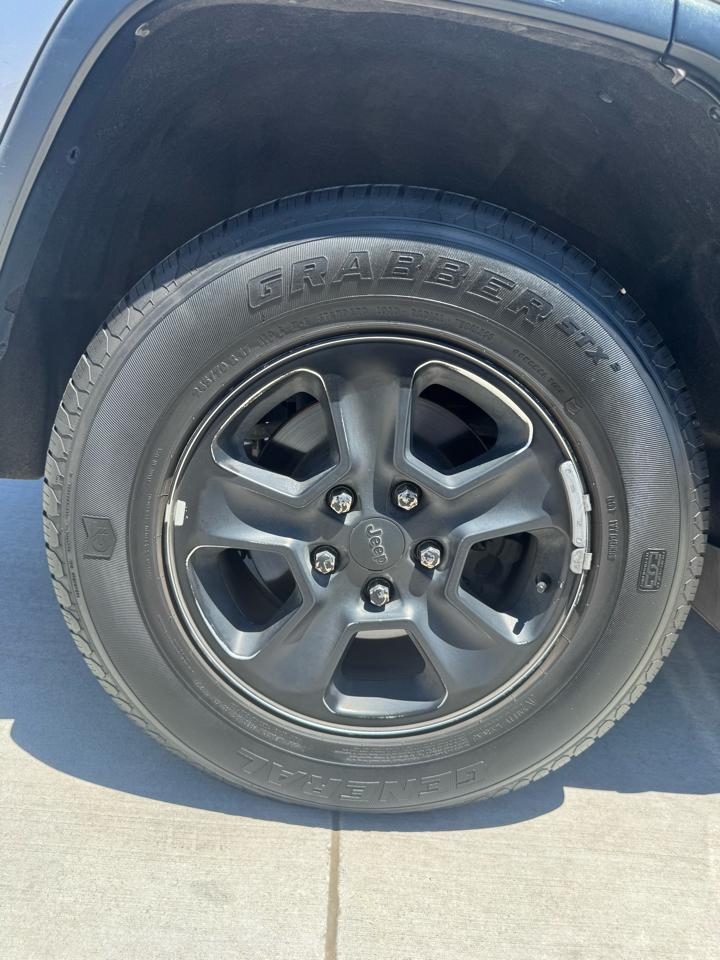 Jeep Grand Cherokee 4WD 4dr Laredo 2016