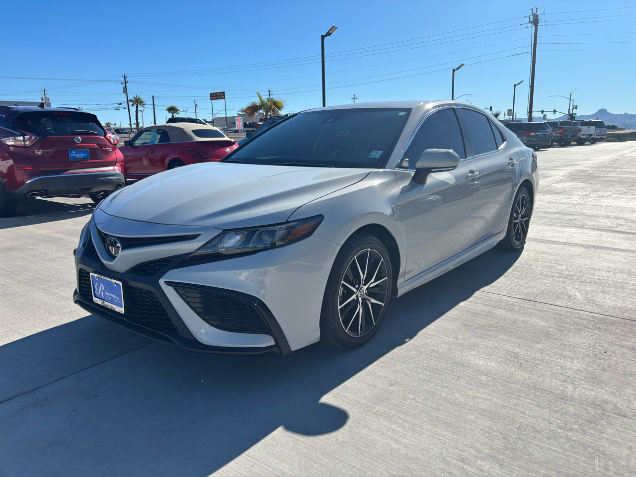 2023 Toyota Camry SE photo 2
