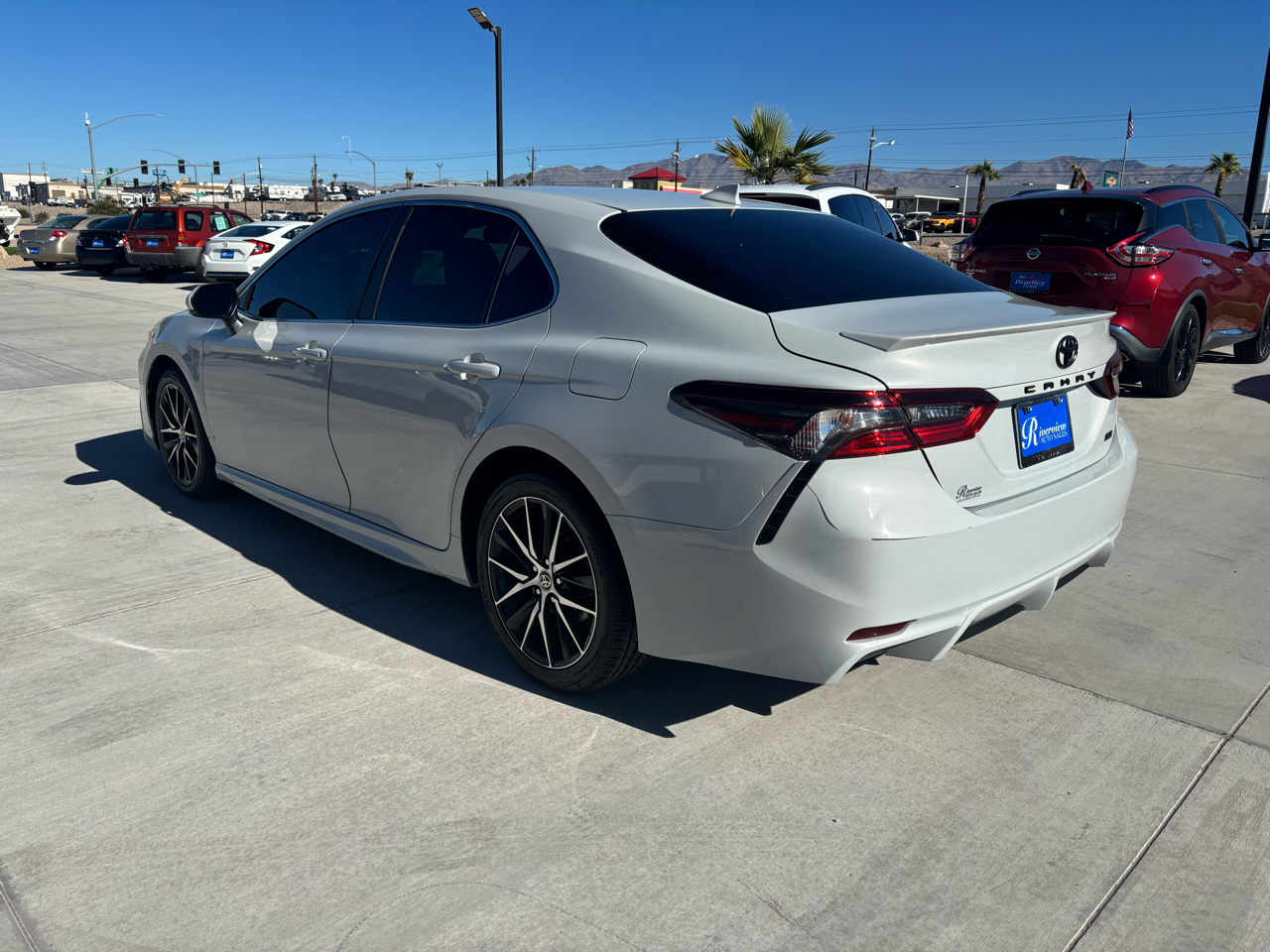 2023 Toyota Camry SE photo 3