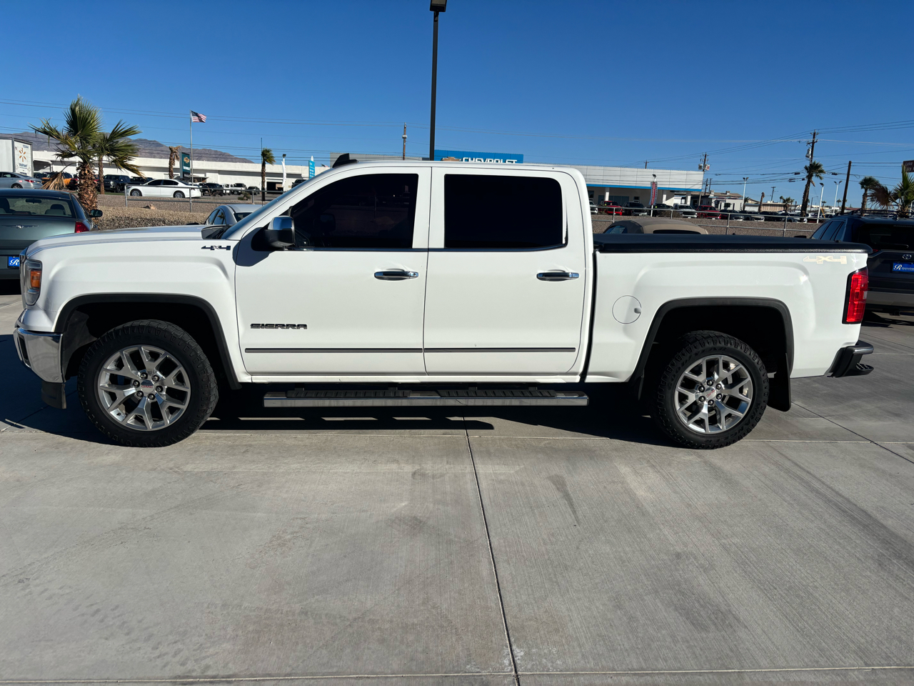 GMC Sierra 1500 4WD Crew Cab 143.5" SLT 2015