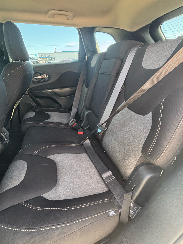 Jeep Cherokee FWD 4dr Sport 2016