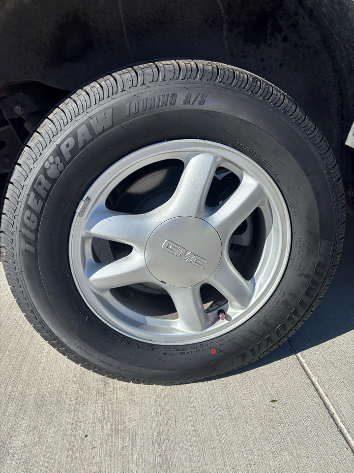 GMC Envoy 4dr 2WD SLE 2004