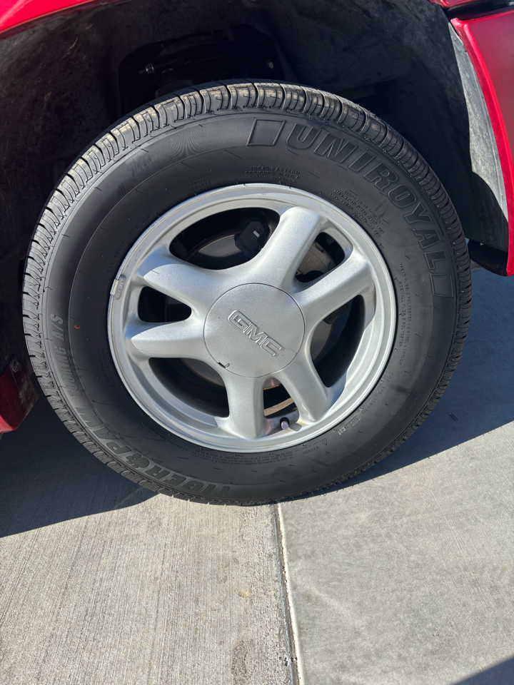 GMC Envoy 4dr 2WD SLE 2004