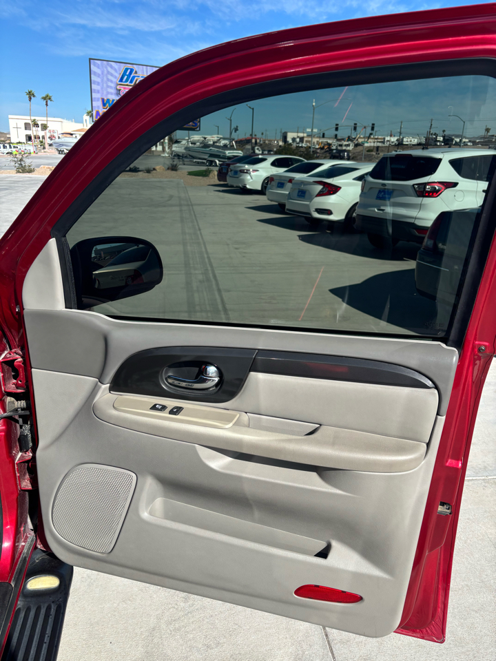 GMC Envoy 4dr 2WD SLE 2004