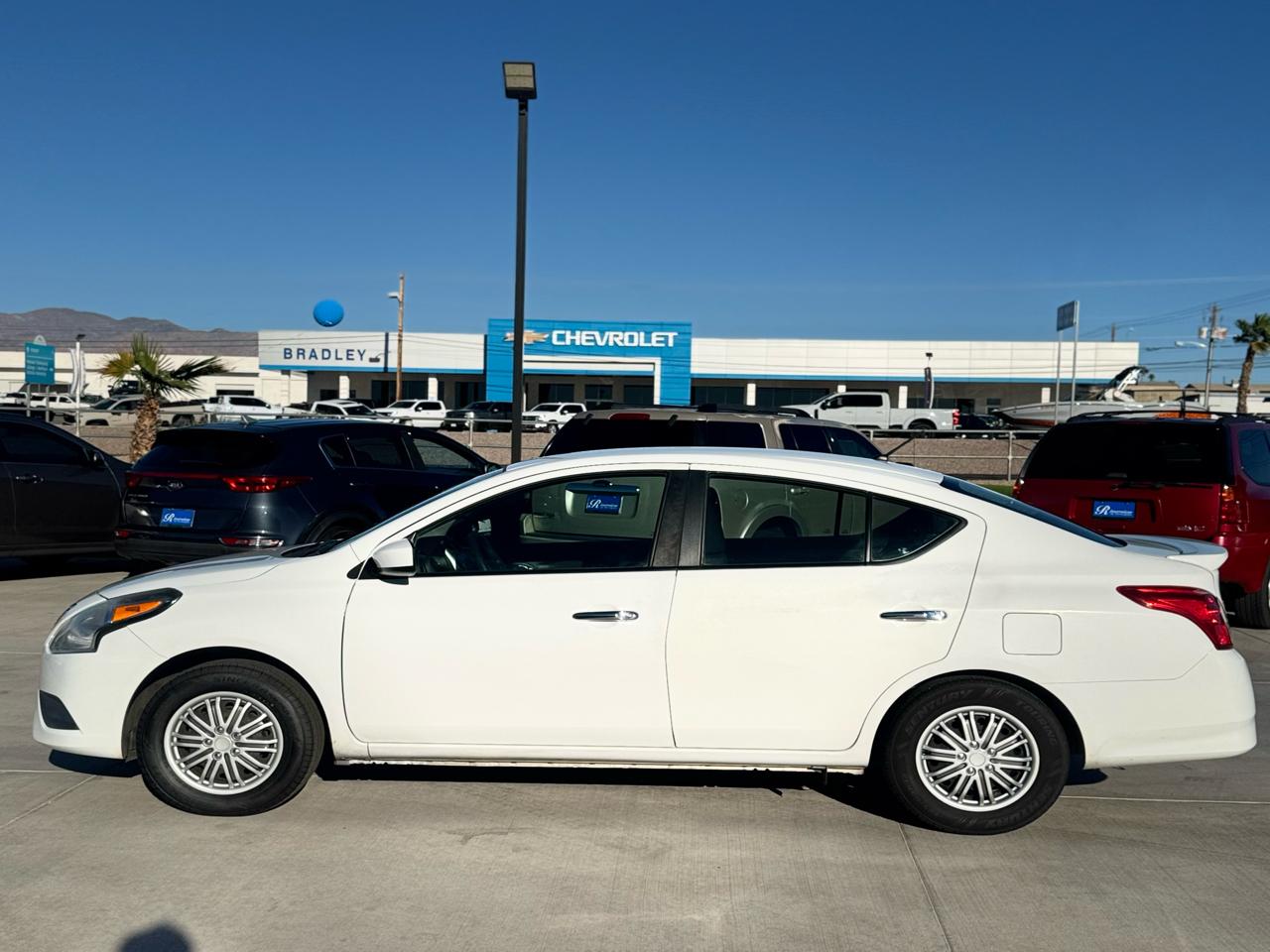 Nissan Versa 4dr Sdn CVT 1.6 SV 2016