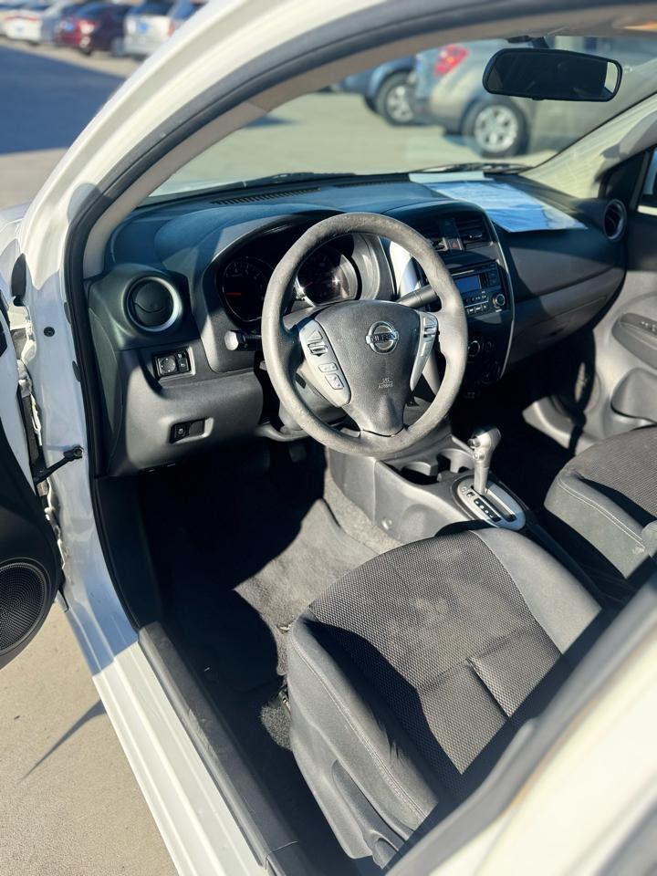 Nissan Versa 4dr Sdn CVT 1.6 SV 2016