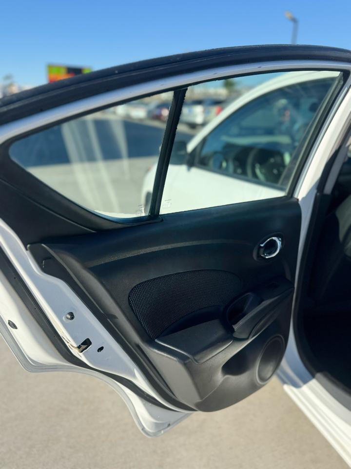 Nissan Versa 4dr Sdn CVT 1.6 SV 2016