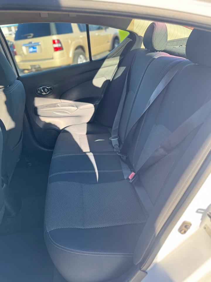 Nissan Versa 4dr Sdn CVT 1.6 SV 2016