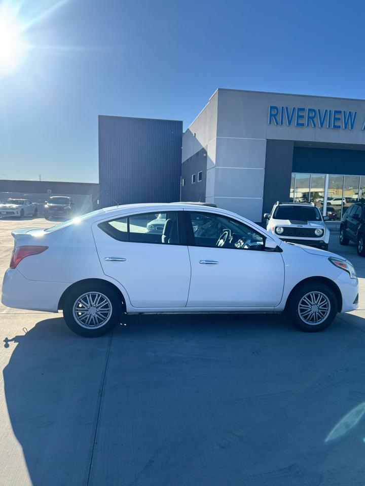 Nissan Versa 4dr Sdn CVT 1.6 SV 2016