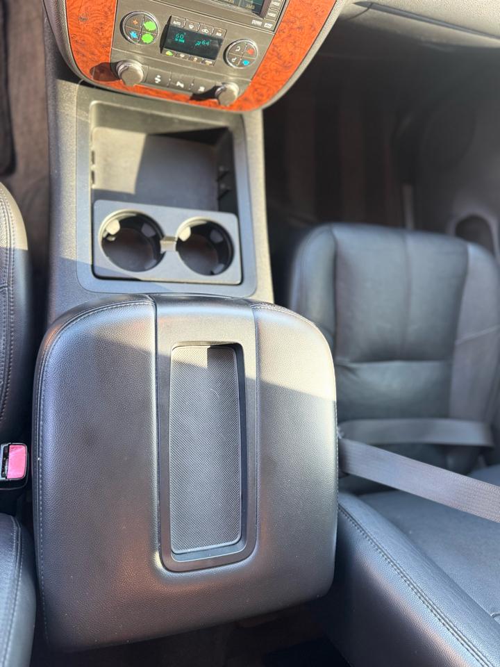 Chevrolet Suburban 2WD 4dr 1500 LT 2007