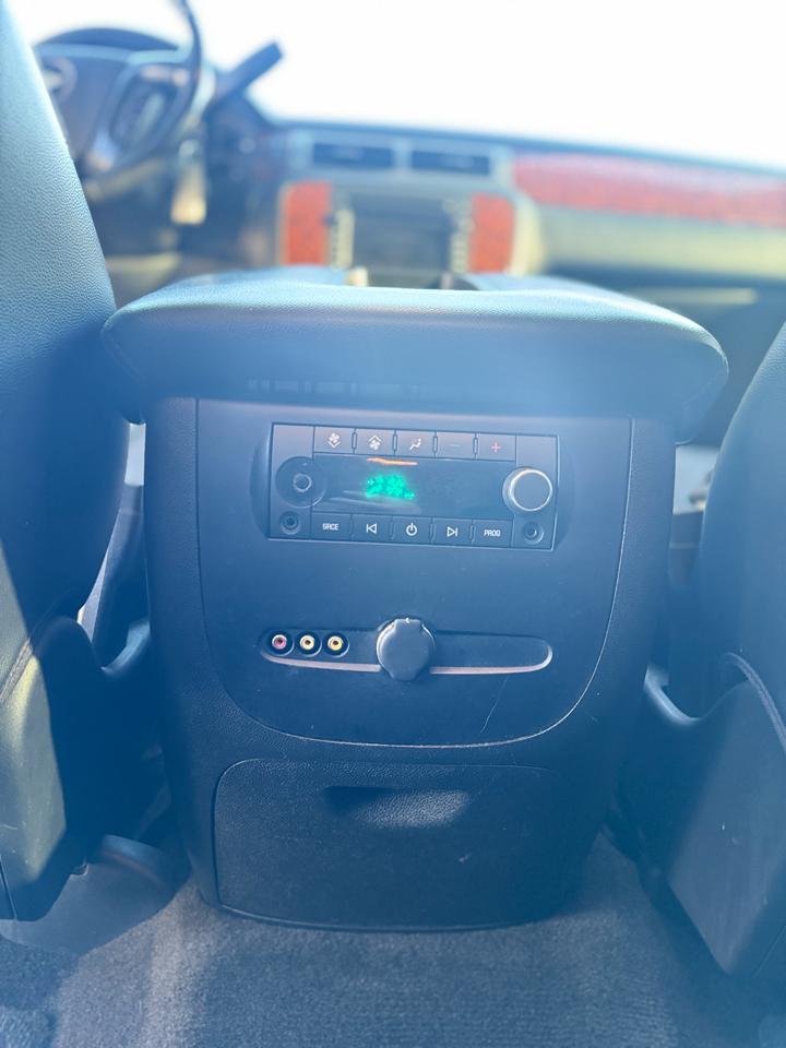 Chevrolet Suburban 2WD 4dr 1500 LT 2007