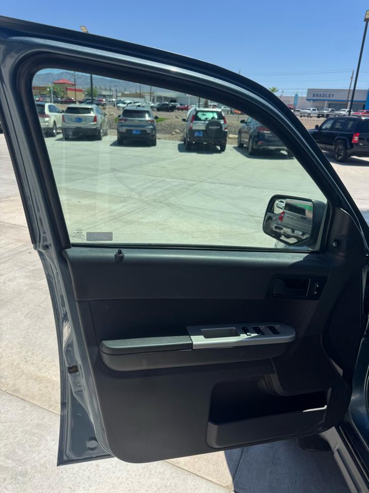 Ford Escape 4WD 4dr XLT 2012