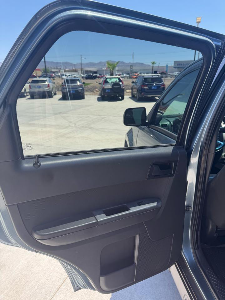 Ford Escape 4WD 4dr XLT 2012