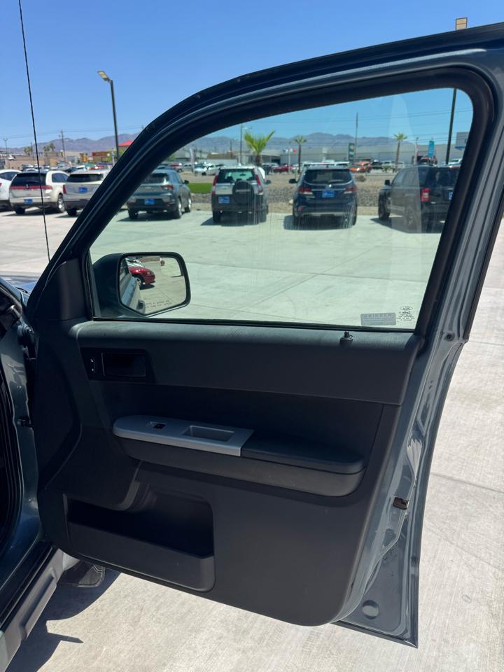 Ford Escape 4WD 4dr XLT 2012