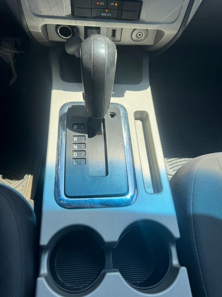 Ford Escape 4WD 4dr XLT 2012