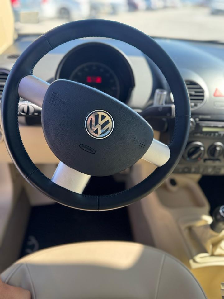 Volkswagen New Beetle Coupe 2dr Final Edition PZEV 2010