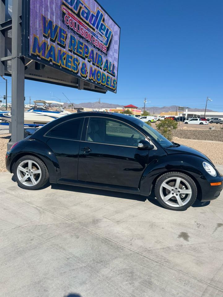 Volkswagen New Beetle Coupe 2dr Final Edition PZEV 2010