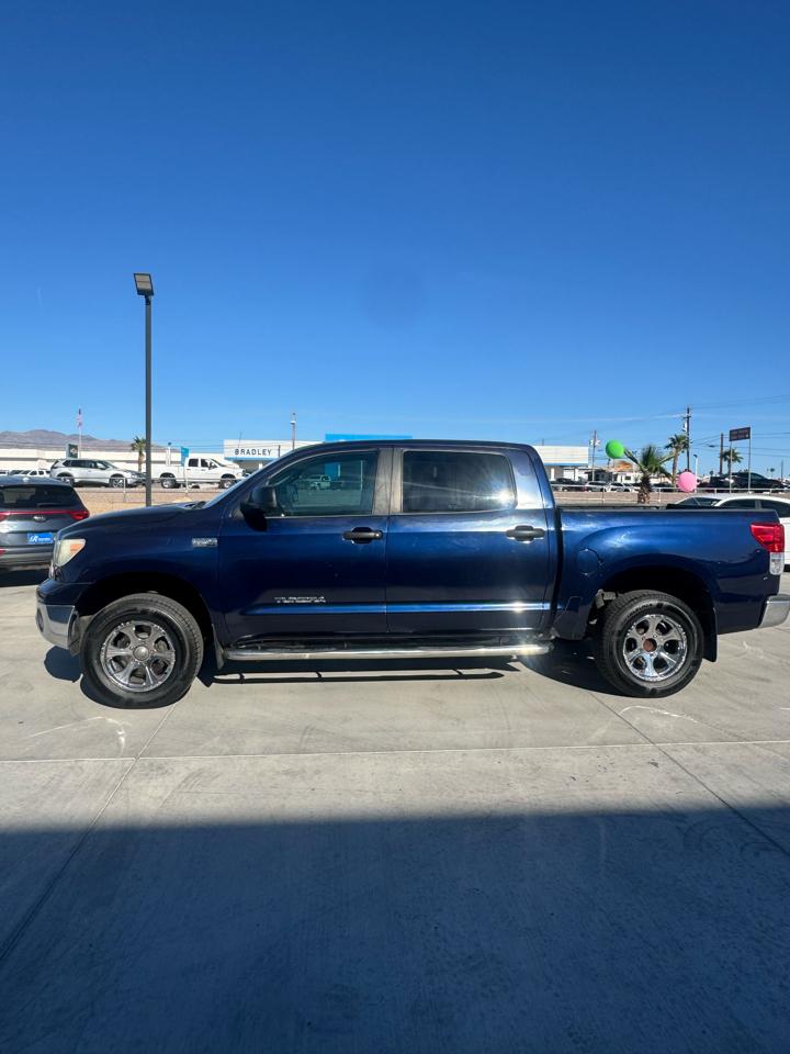 Toyota Tundra 4WD Truck  2010