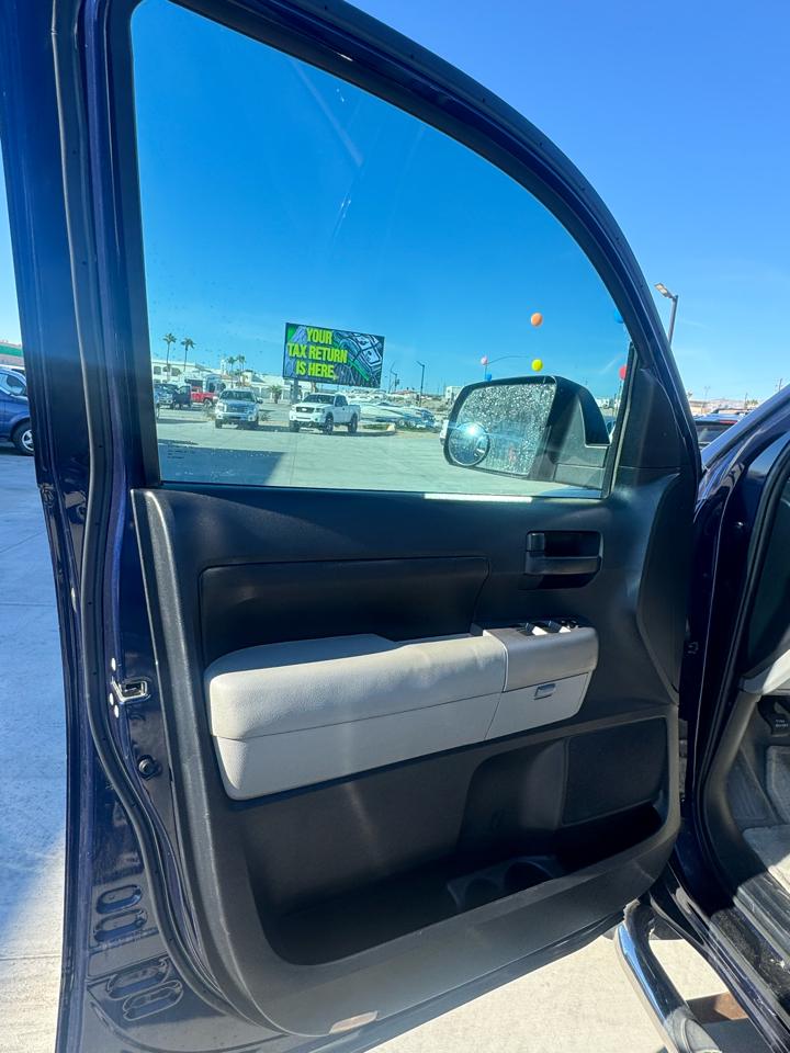 Toyota Tundra 4WD Truck  2010