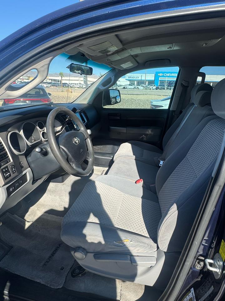 Toyota Tundra 4WD Truck  2010