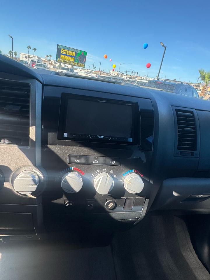 Toyota Tundra 4WD Truck  2010