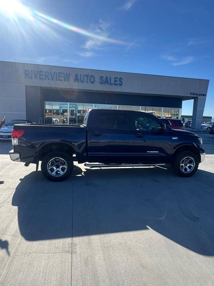 Toyota Tundra 4WD Truck  2010