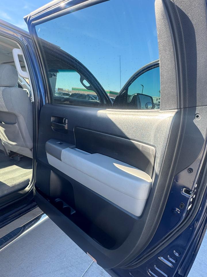 Toyota Tundra 4WD Truck  2010