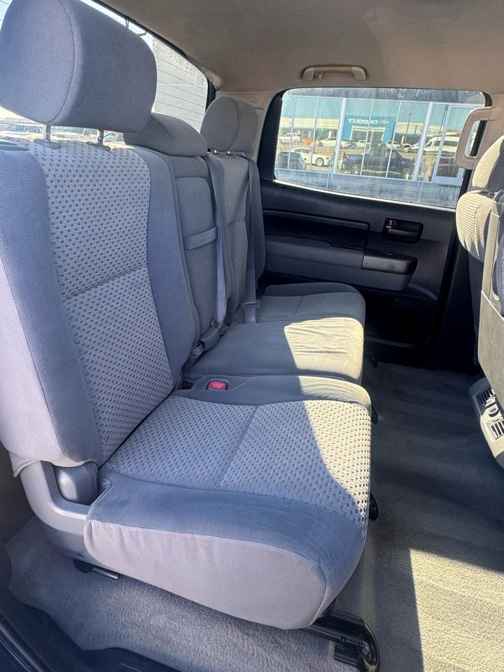 Toyota Tundra 4WD Truck  2010