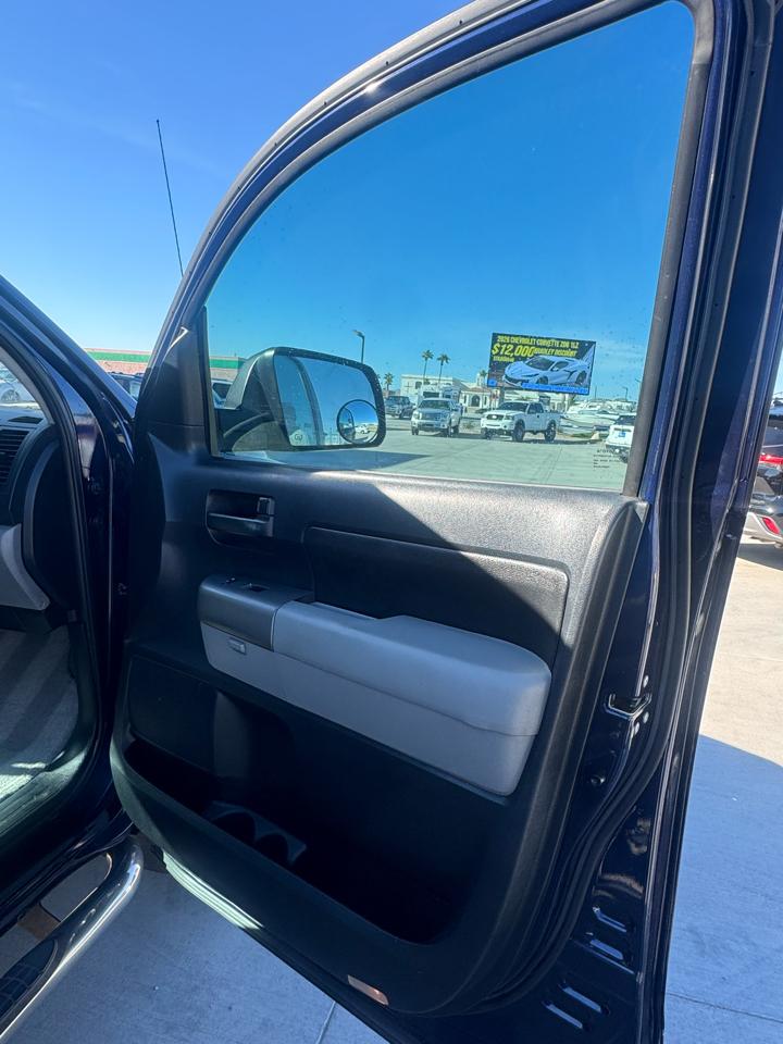 Toyota Tundra 4WD Truck  2010