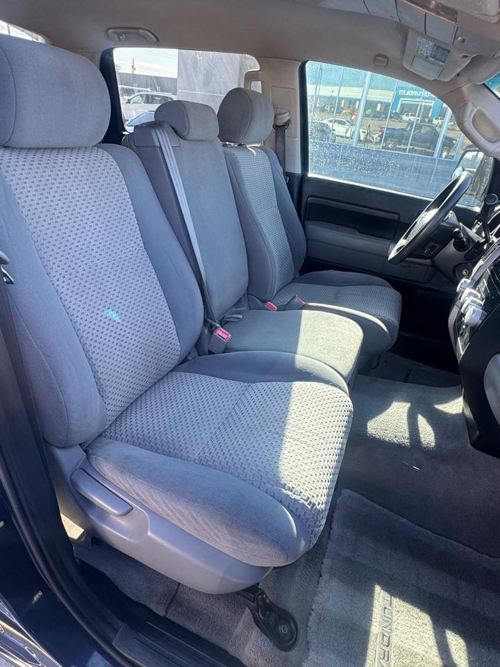 Toyota Tundra 4WD Truck  2010