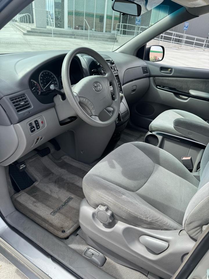 Toyota Sienna  2004