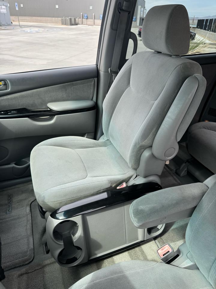 Toyota Sienna  2004