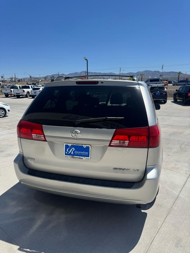 Toyota Sienna  2004