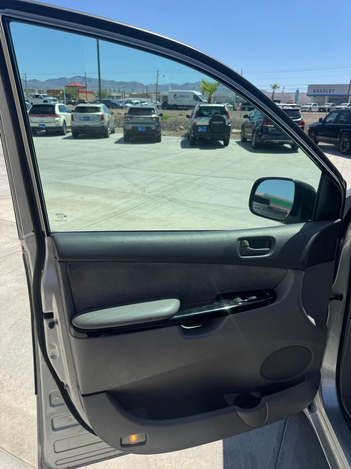 Toyota Sienna  2004