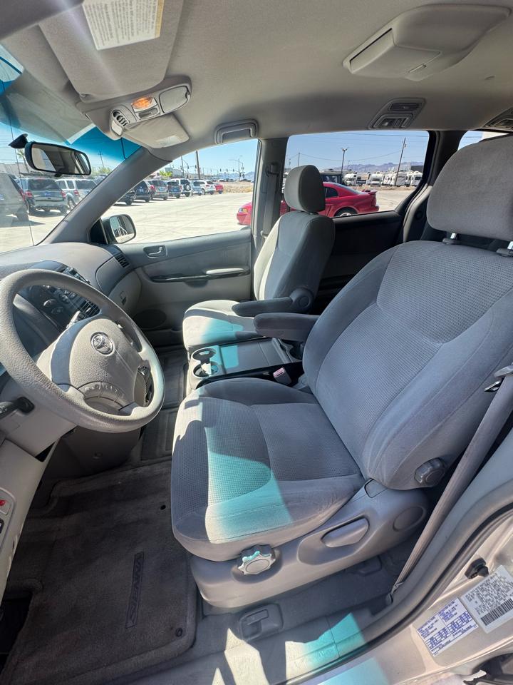 Toyota Sienna  2004