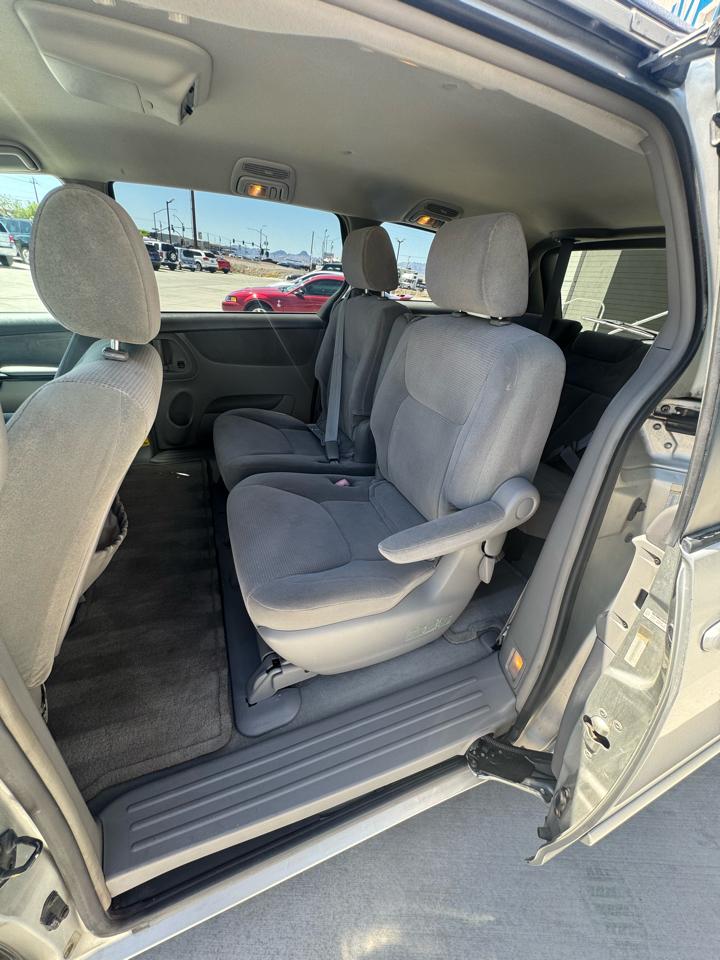Toyota Sienna  2004