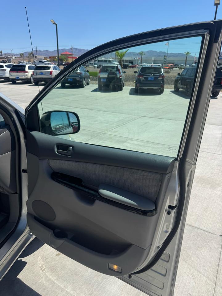 Toyota Sienna  2004