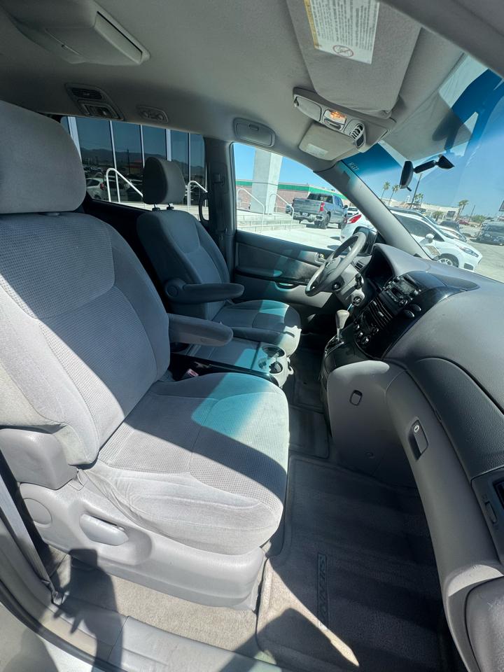 Toyota Sienna  2004