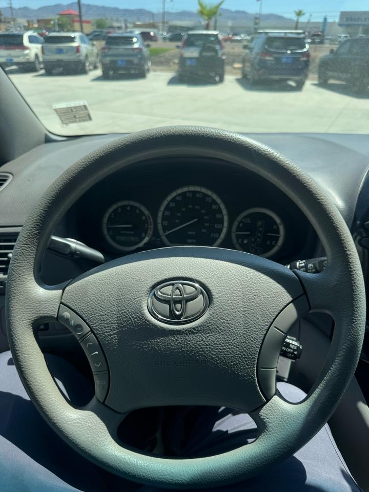 Toyota Sienna  2004