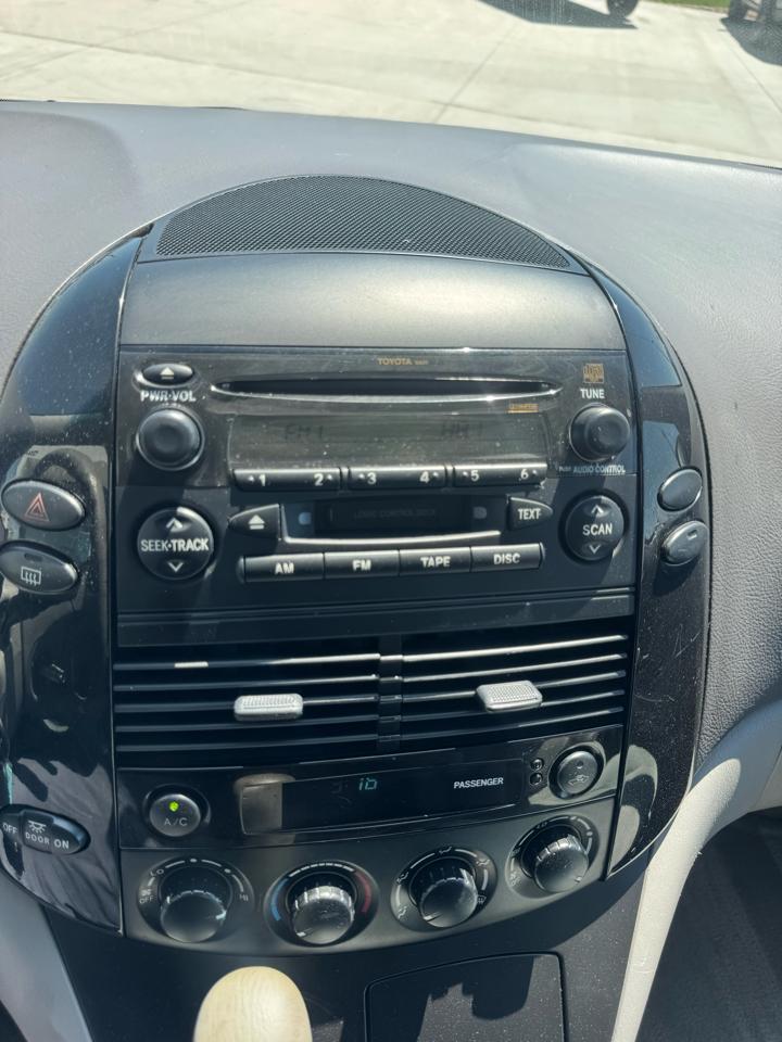 Toyota Sienna  2004